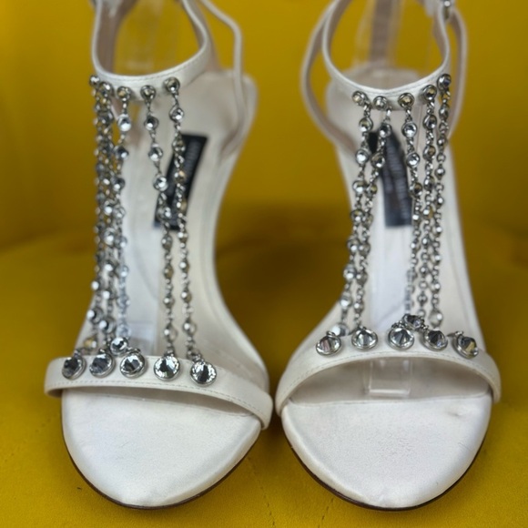 ANTONIO MELANI White Crystal Embellished Heels Size 9M - Picture 4 of 13